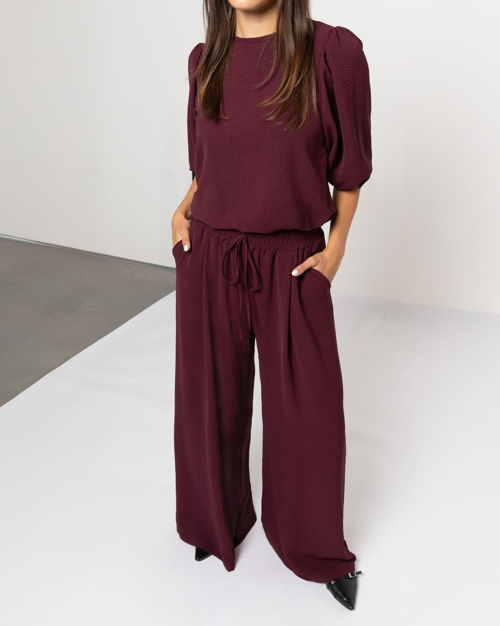 JULIE WIDE LEG PANTALON PETITE DARK BURGUNDY