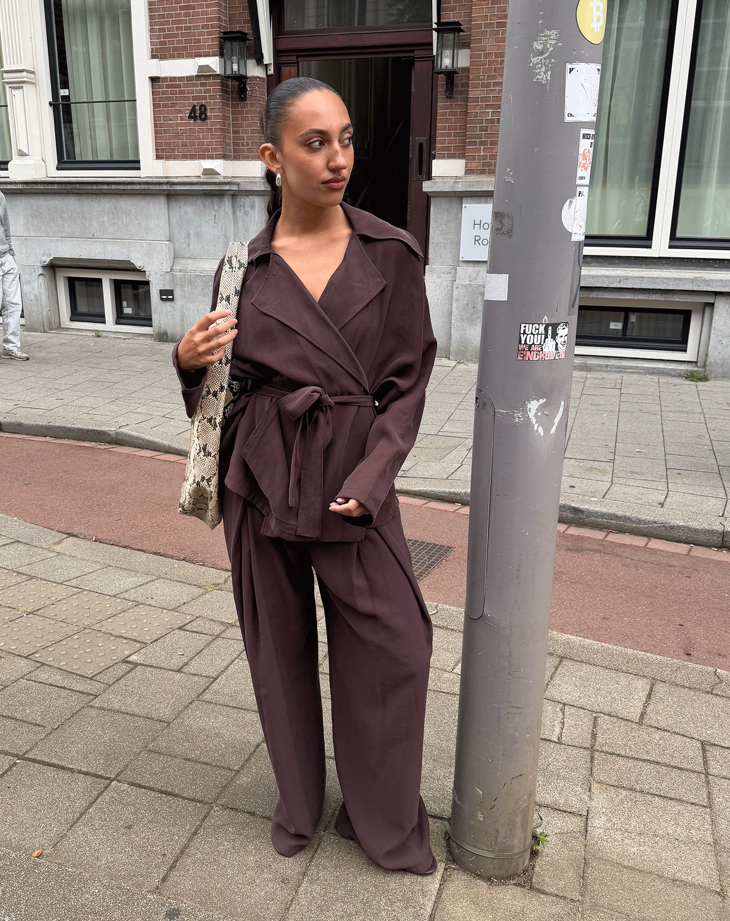 SHELLY VISCOSE PLEAT PANTALON PETITE DONKERBRUIN