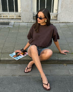 CROPPED BUBBLE HEM TEE DARK BROWN