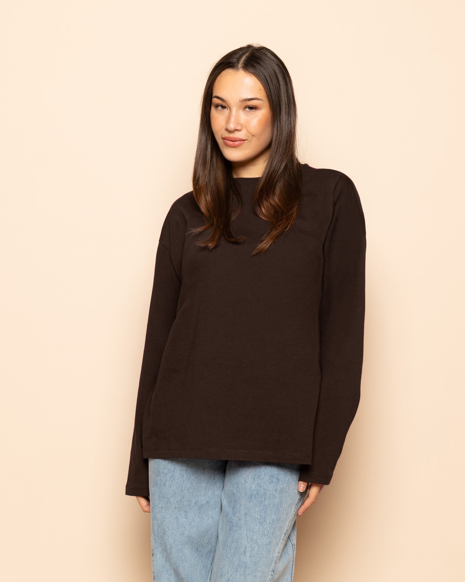 BASIC LONG SLEEVE OVERSIZED TEE DARK BROWN