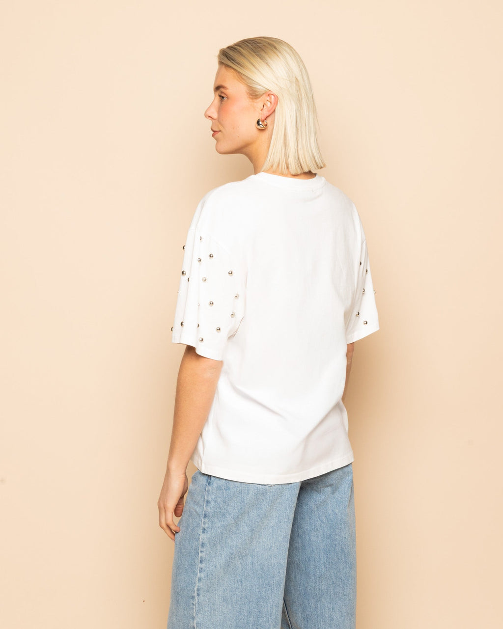 BOLD STUDS SLEEVE OVERSIZED TEE CREAM