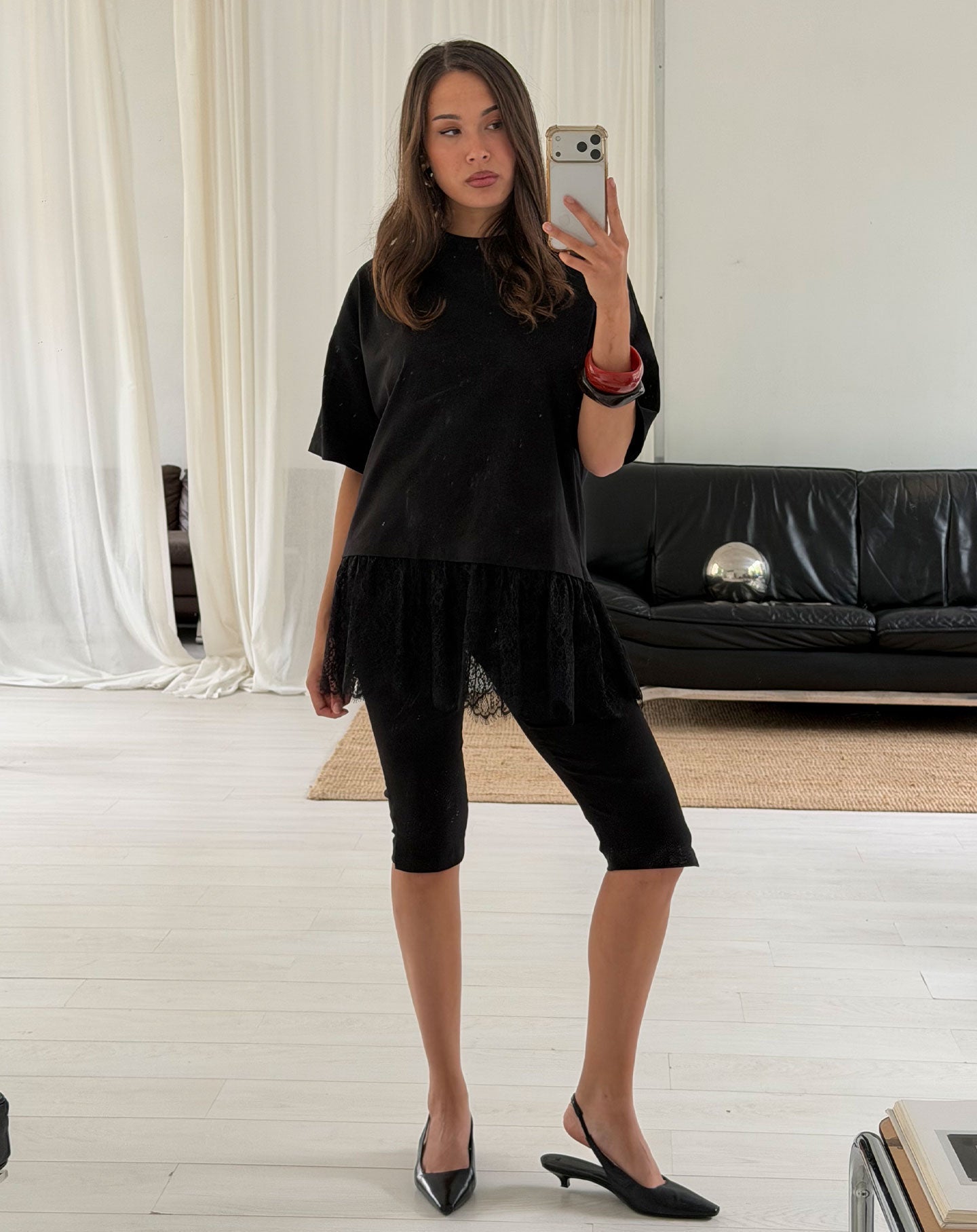LACE RUFFLE OVERSIZED TEE ZWART