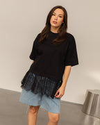 LACE RUFFLE OVERSIZED TEE ZWART