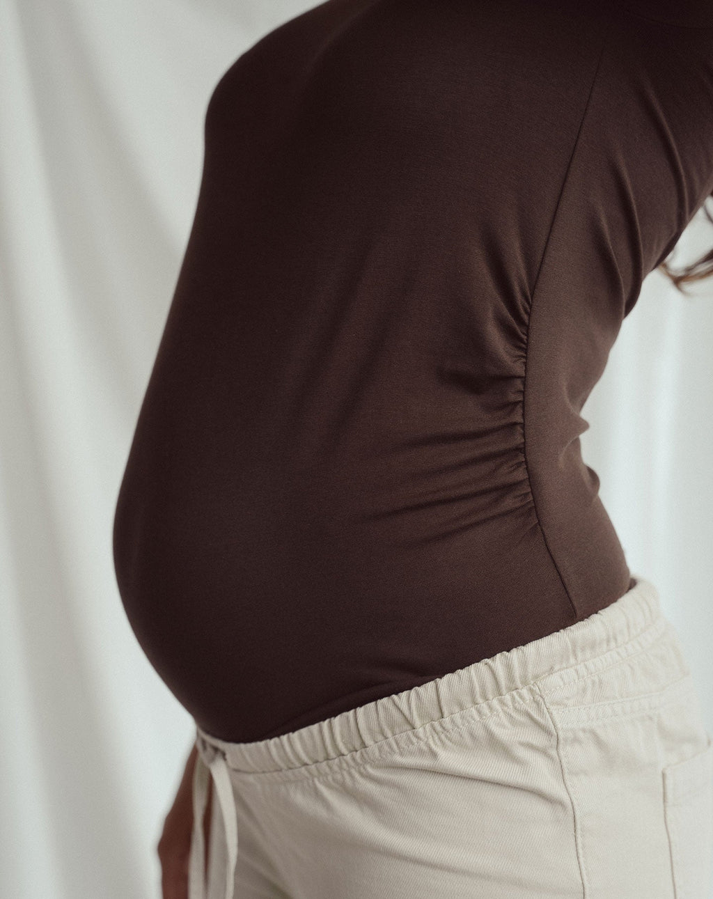 GATHERED SHORT SLEEVE TEE MATERNITY BROWN