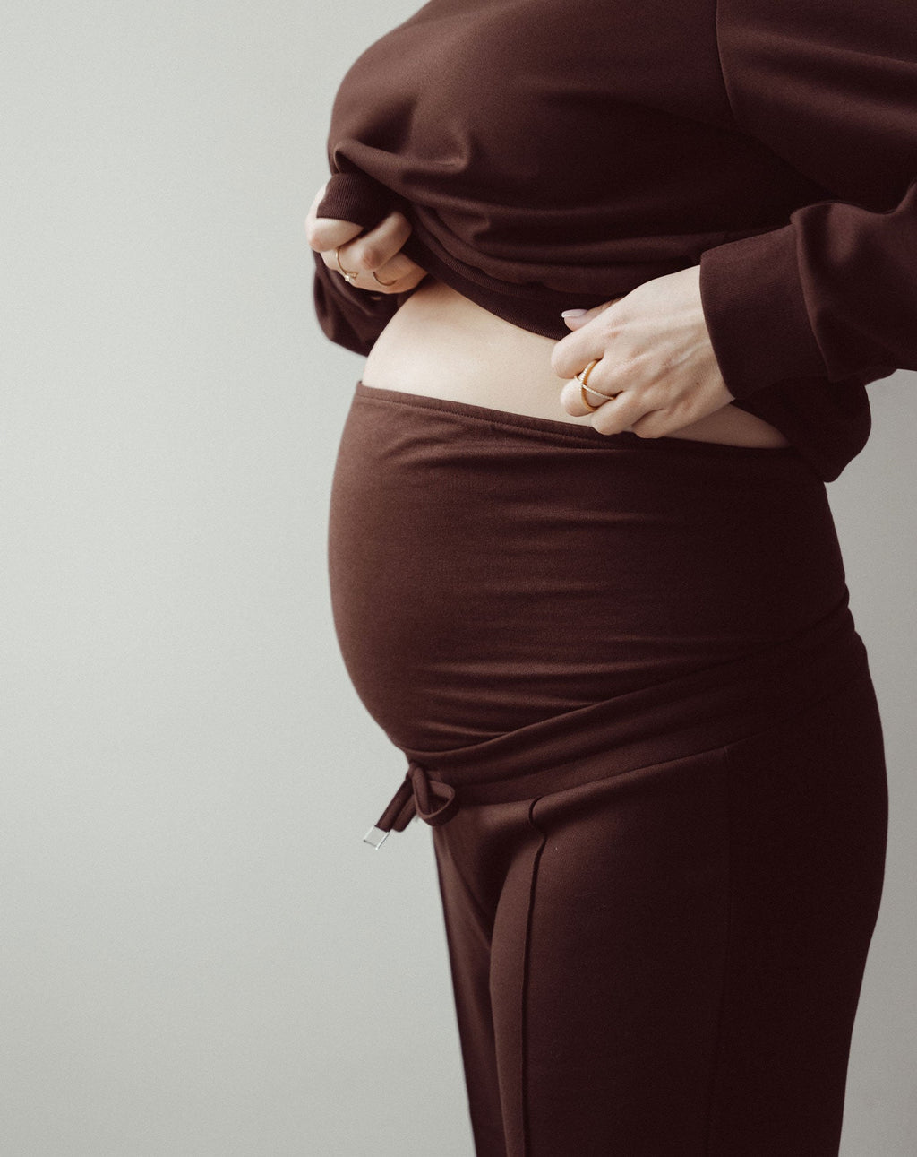 SCUBA PINTUCK PANTS MATERNITY PETITE BROWN