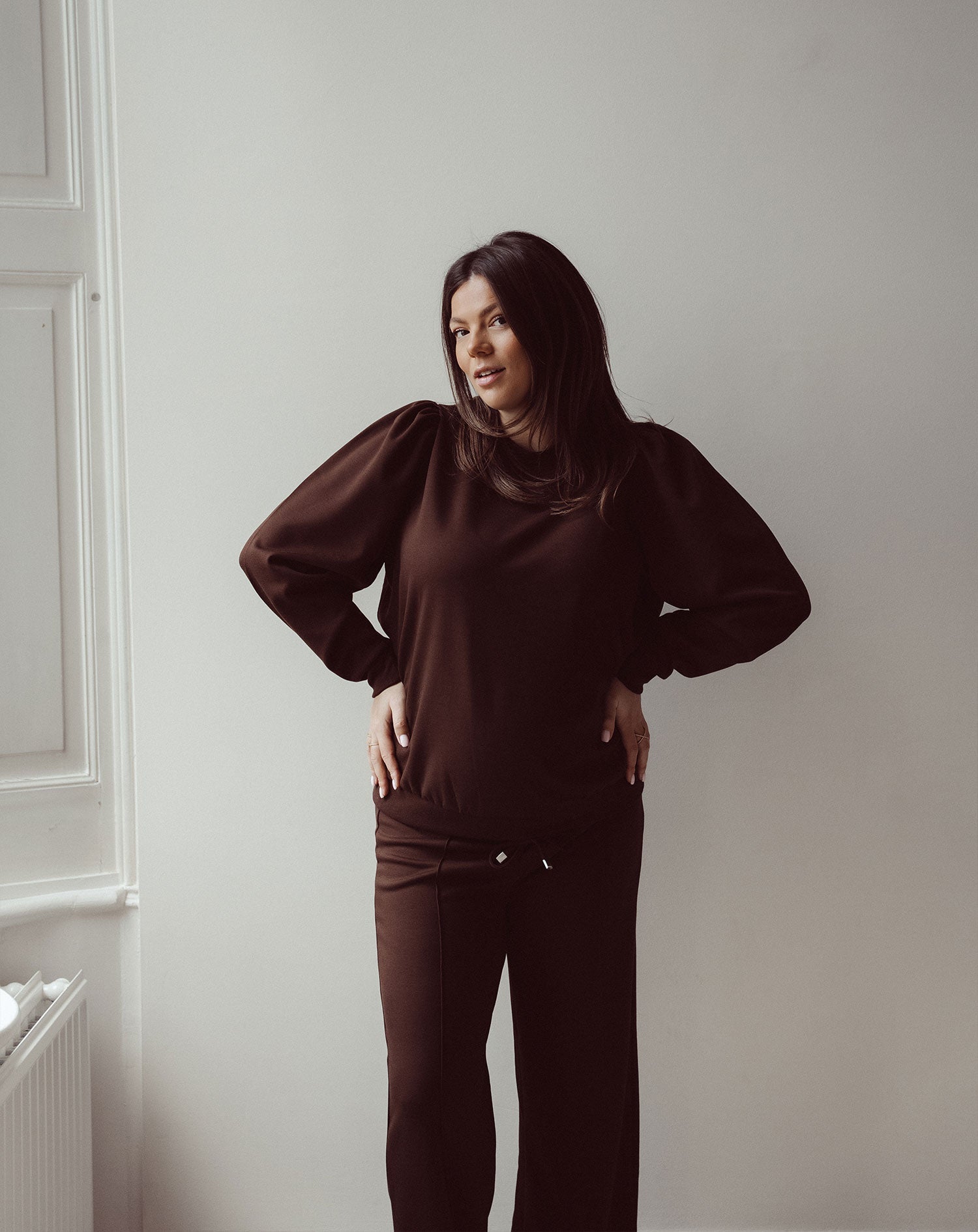 SCUBA PINTUCK PANTS MATERNITY PETITE BROWN